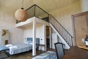Postel nebo postele na pokoji v ubytování Chateau Vartsikhe