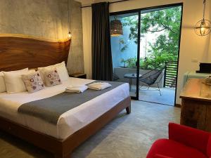 Postel nebo postele na pokoji v ubytování Little Gem Hotel Tulum La Veleta