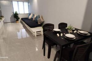 O zonă de relaxare la Margosa Botani Ipoh Homestay 3BR by Grab A Stay