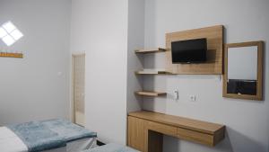 Телевизор и/или развлекательный центр в Sitiinggil Guest House Syariah