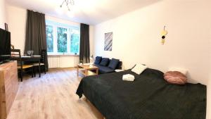 Posteľ alebo postele v izbe v ubytovaní Great Life - apartment next to metro station