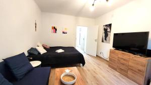 Televízia a/alebo spoločenská miestnosť v ubytovaní Great Life - apartment next to metro station