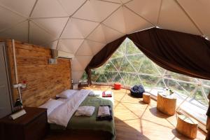 Postel nebo postele na pokoji v ubytování Elsesi Racha Glamping