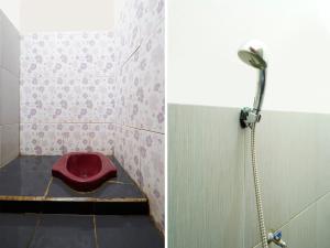 a bathroom with a red toilet and a shower at SPOT ON 91609 Pondok Mill's Syariah in Bandung