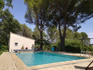 Fotografia z galérie ubytovania Charmant gîte nature au pied du Luberon v destinácii Saint-Martin-de-la-Brasque