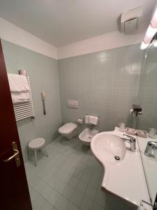 Koupelna v ubytování Hotel Due Torri Tempesta