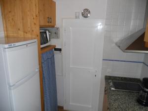 A kitchen or kitchenette at Casa marinera en la Orilla del mar