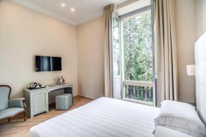 a bedroom with a bed and a window at Hotel Ariele in Florence +70 photos