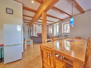Dapur atau dapur kecil di Spacious holiday in Lampertice near ski area