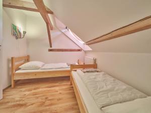 Katil atau katil-katil dalam bilik di Spacious holiday in Lampertice near ski area
