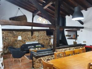 Część wypoczynkowa w obiekcie Casa Rural Zirimiri en Herreros, Soria