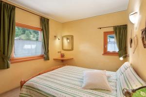 a small bedroom with a bed and a window at Terra Chalet Martina in Livigno