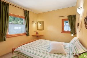 A bed or beds in a room at Terra Chalet Martina