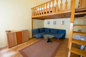 Istumisnurk majutusasutuses Standard Apartment by Hi5 - Sofie's Suite