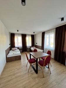 Posteľ alebo postele v izbe v ubytovaní Hotel i Restauracja „KRISTAL”