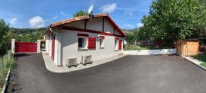 a small house with a red roof on a driveway at Villa 2 étoiles Etxe Xumea in Aldudes