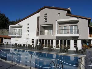 Bazén v ubytování Livadia Hotel Kyperounta nebo v jeho okolí