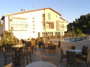 Bazén v ubytování Livadia Hotel Kyperounta nebo v jeho okolí