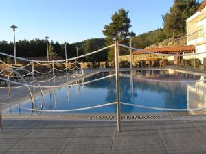 Bazén v ubytování Livadia Hotel Kyperounta nebo v jeho okolí