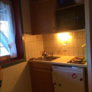 Kuchyňa alebo kuchynka v ubytovaní Chatel au pied des pistes