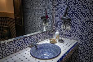 A bathroom at Dar Hafsa