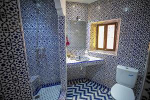 A bathroom at Dar Hafsa