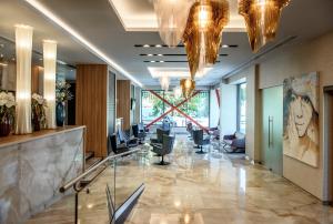 Χώρος καθιστικού στο Ramada by Wyndham Ramnicu Valcea
