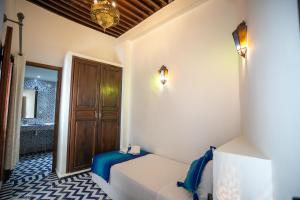 A bed or beds in a room at Dar Hafsa