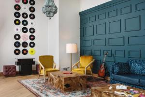 Posezení v ubytování Origin Austin, a Wyndham Hotel