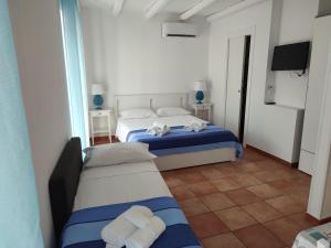 A bed or beds in a room at MOLO 78 Case Vacanze