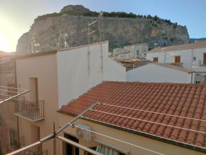 A general mountain view or a mountain view taken from Az apartmant