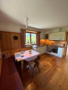 Kuchyň nebo kuchyňský kout v ubytování Landgasthof Hotel Linde
