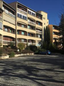 Budova, v ktorej sa apartmán nachádza + 7 fotografií