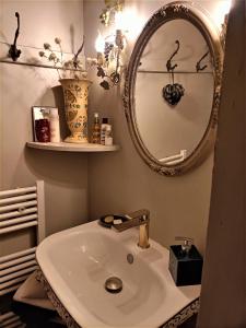 a bathroom with a sink and a mirror at Suite Provençale in Saignon