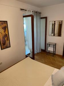 Posteľ alebo postele v izbe v ubytovaní Gorana studio apartment
