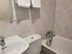 Ένα μπάνιο στο Hostal Apolo XI