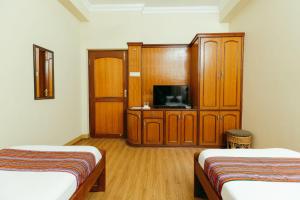 Katil atau katil-katil dalam bilik di Tise Hotel