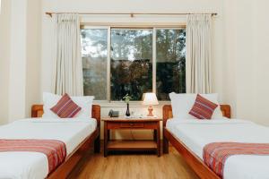 Katil atau katil-katil dalam bilik di Tise Hotel