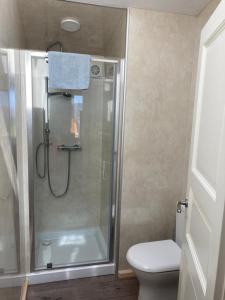 Et badeværelse på Stag Lodge School House Farm