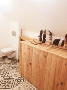 a bathroom with a counter with cats figurines on it at Chambres d'hôtes Gourdon in Gourdon