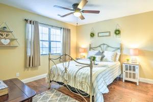 Postel nebo postele na pokoji v ubytování Walk to Strip! Cozy Branson Condo with Pool + 23 fotografií