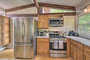 Gallery image of Webster Home with Golf Simulator on 2 Acres! in Webster +21 photos