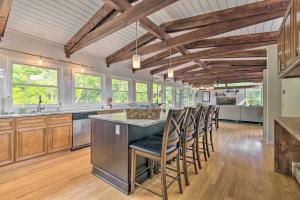 Gallery image of Webster Home with Golf Simulator on 2 Acres! in Webster