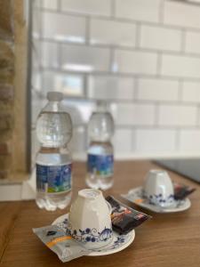 a table with two bottles of water and a tea cup at CasaElbarranko in Arcos de la Frontera