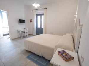 A bed or beds in a room at Affittacamere Solki