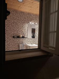 a bathroom with a sink and a mirror at casa da xusta in Picoña