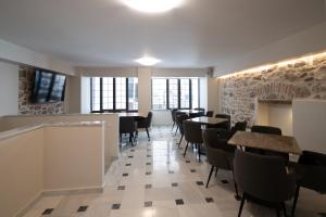 A television and/or entertainment centre at Patras Casale