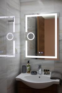 A bathroom at Patras Casale