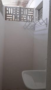 a bathroom with a sink and a bath tub at FlatStudio04 em condomínio residencial na Nova Betânia in Mossoró