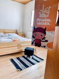 Posteľ alebo postele v izbe v ubytovaní Hotel Peklo pro rodiny s dětmi